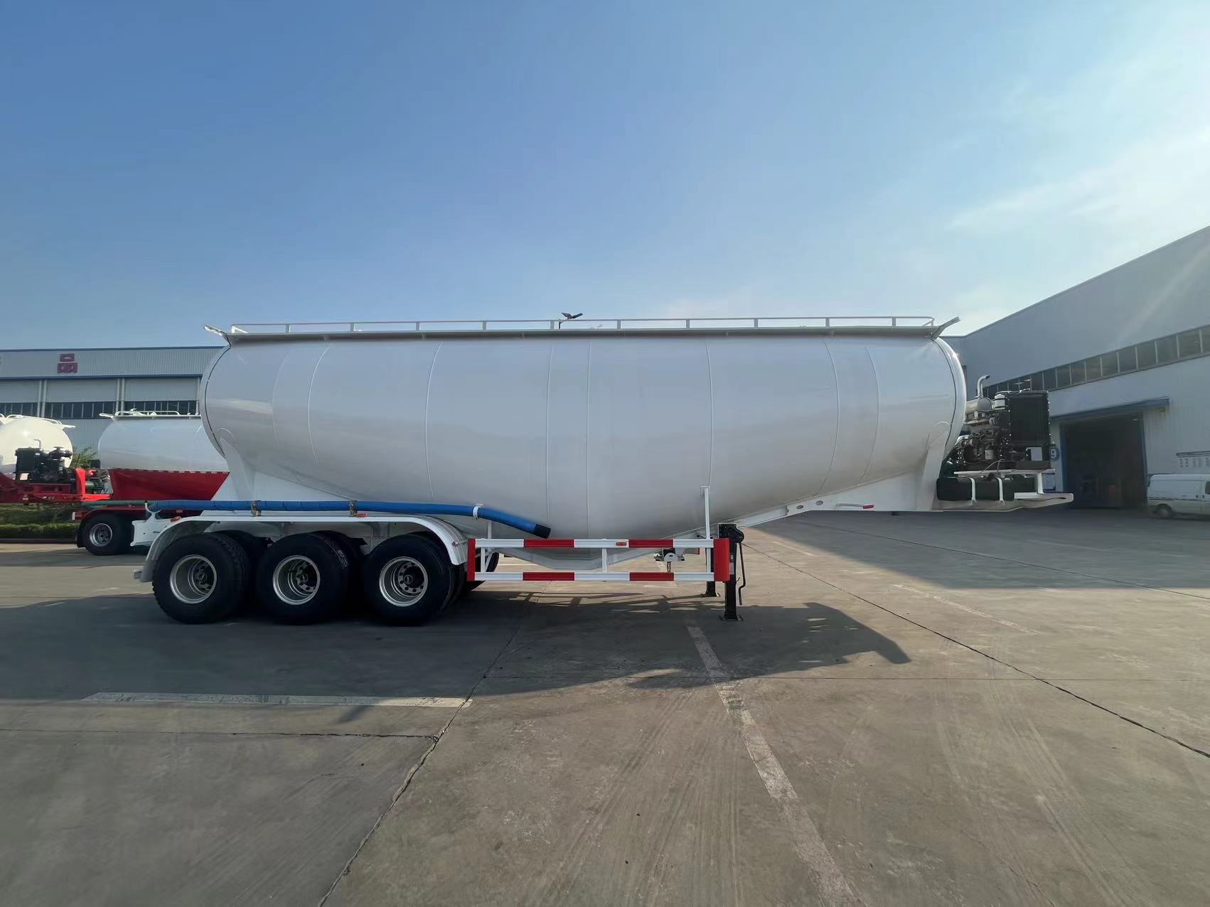 Derun Tri-Axle Cement Tank semitrailer vil bli sendt til Gabon