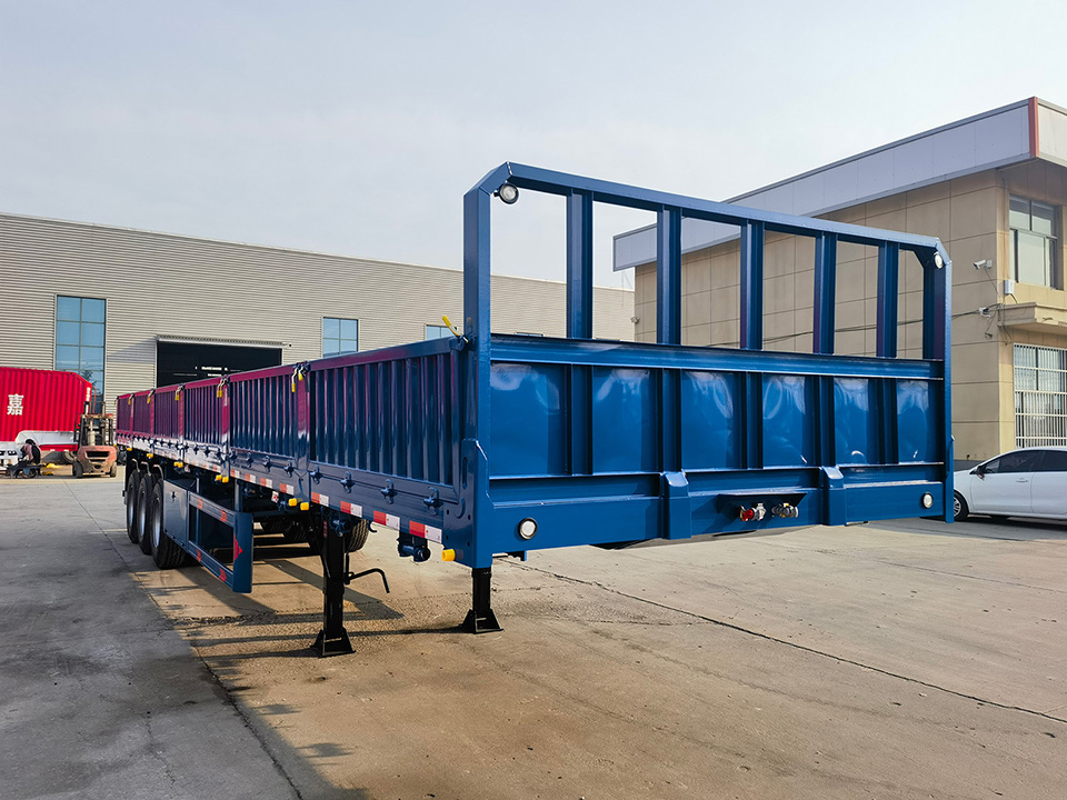 Derun Vehicle Company's Tre Side Wall Semi Trailer sendt til Algerie