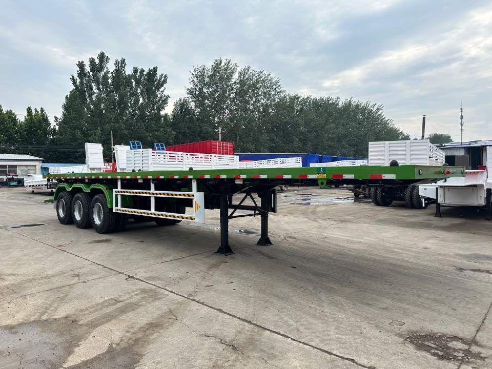 Derun-kjøretøyet leverte vellykket 5 flatbed semitrailere til Ghana, som ble sterkt berømmet av kunder
