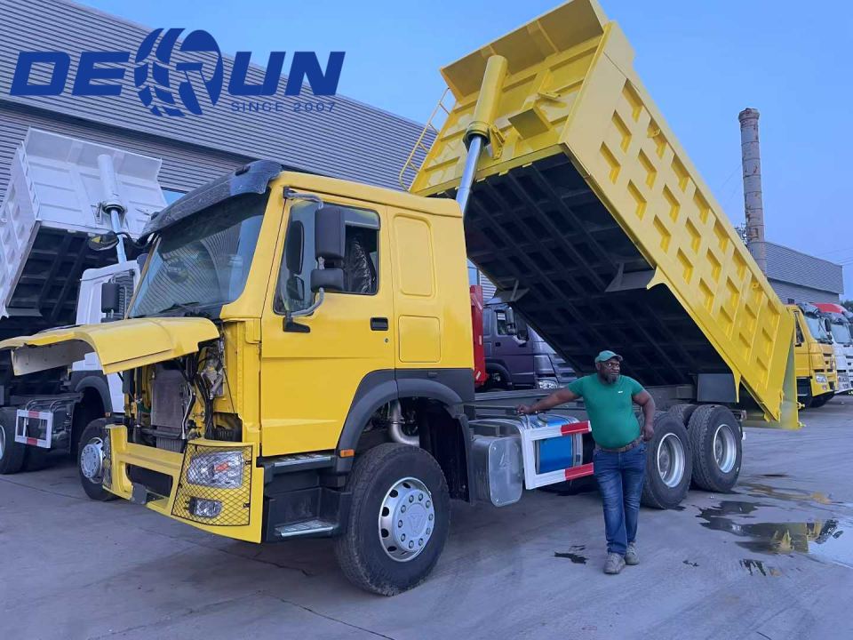 Kunde av Gabon kom for å besøke Sinotruk Factory