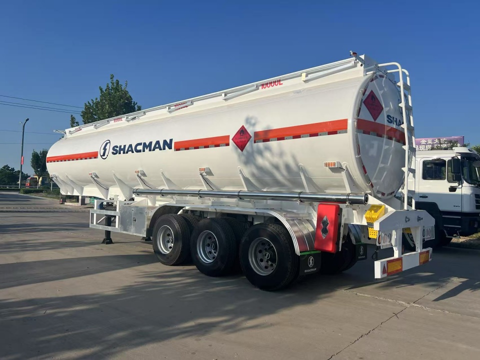 To oljetanker semitrailere fra Darun Vehical vil bli sendt til Mosambik