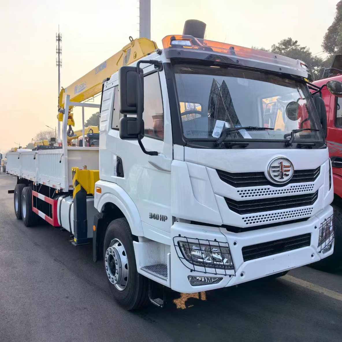 FAW J6P 6X4 350PS kranbil