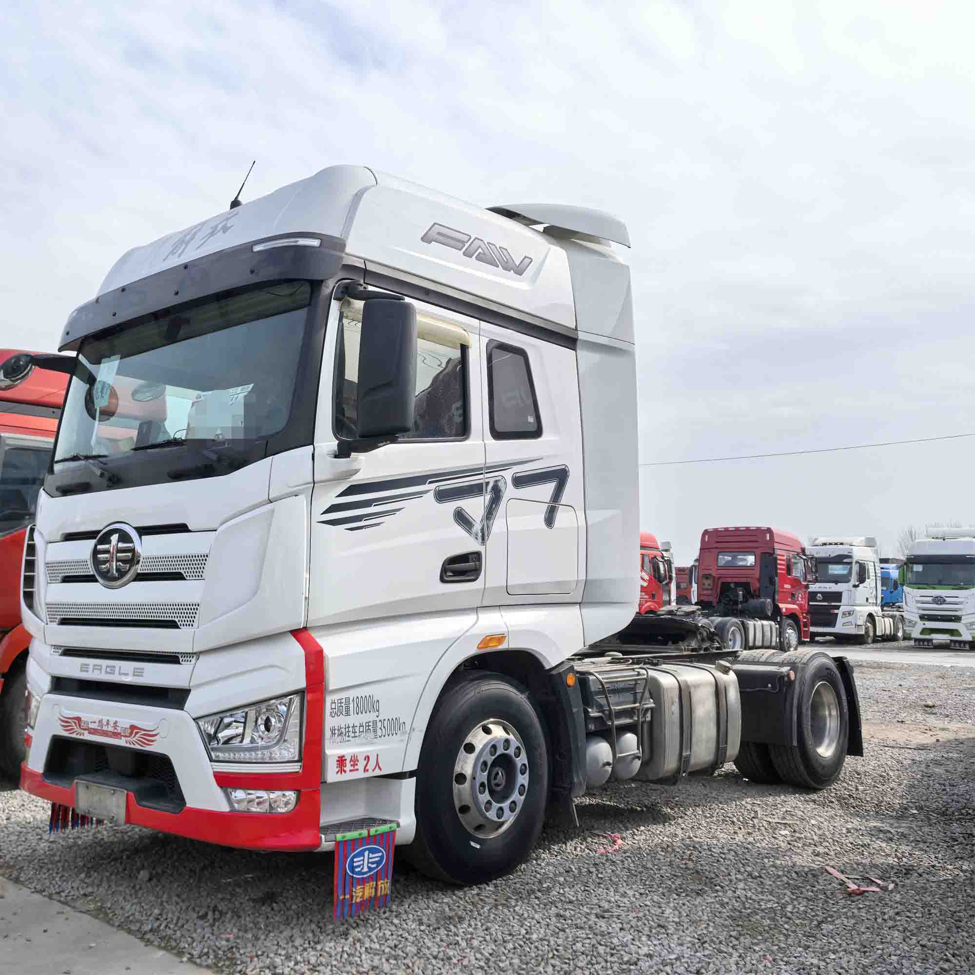 FAW brukte 4x2 J7 traktorbil